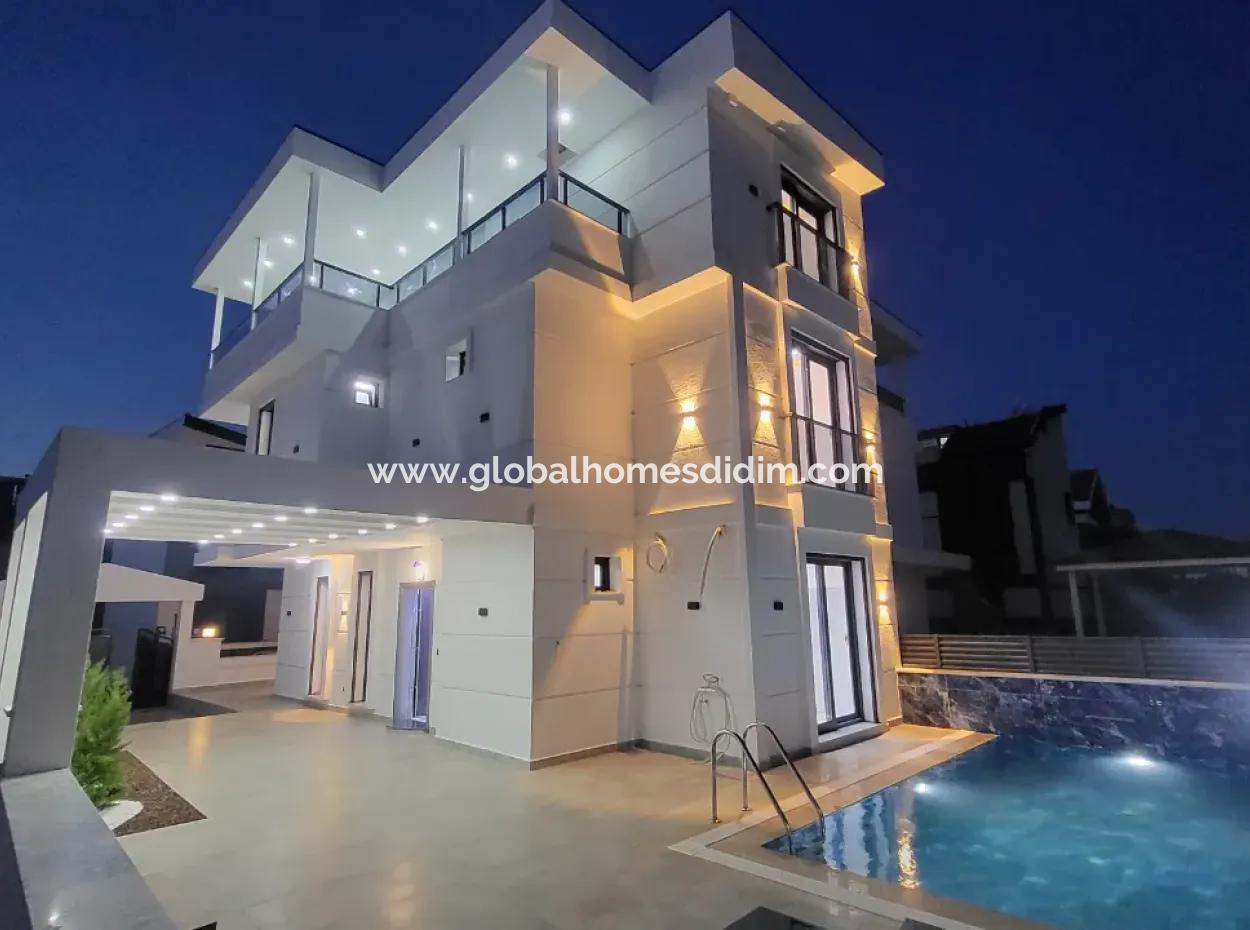 Villa For Sale In Altinkum, Didim 4 In 1 With Pool