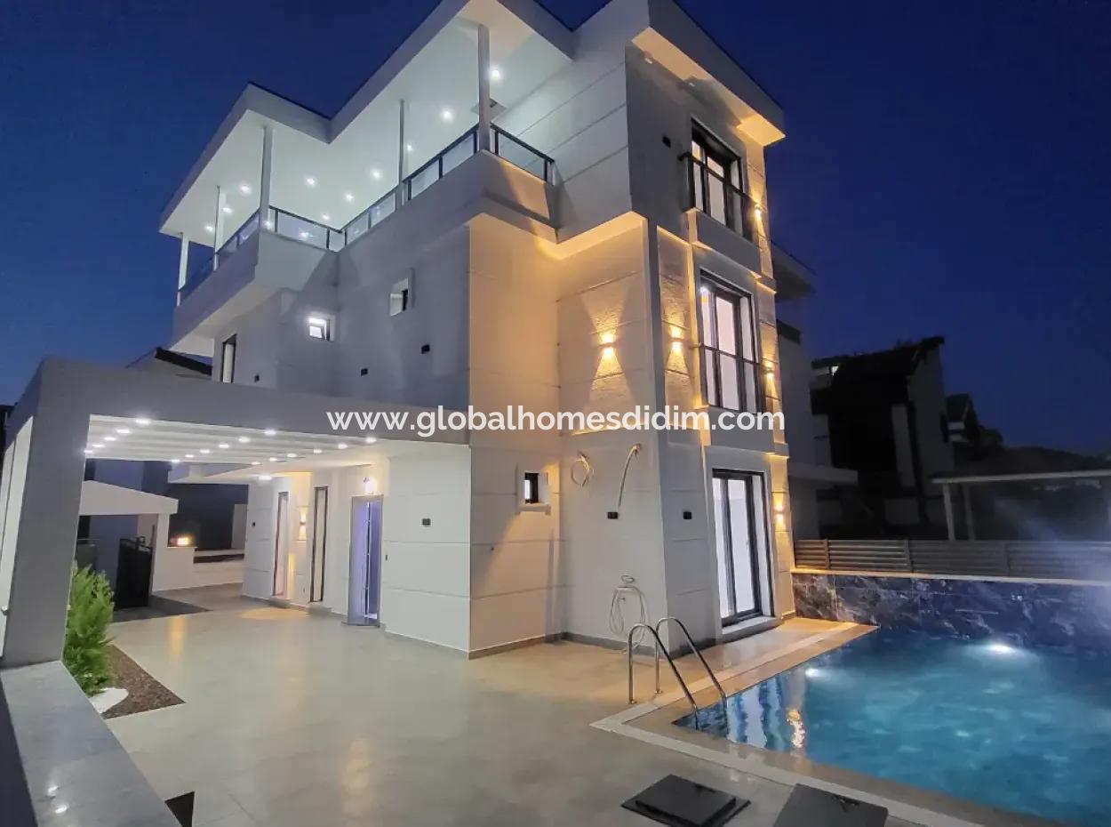 Villa For Sale In Altinkum, Didim 4 In 1 With Pool