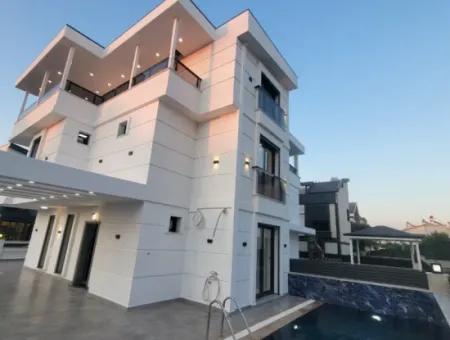 Villa For Sale In Altinkum, Didim 4 In 1 With Pool