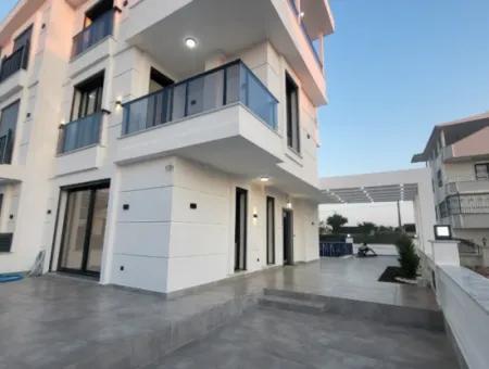 Villa For Sale In Altinkum, Didim 4 In 1 With Pool